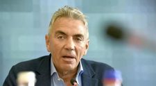 Ce a răspuns politicianul care a fost întrebat dacă își va tăia el singur salariul: „Nu de mine e vorba...”. Declarațiile lui sunt îndelung comentate