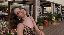 Irinuca Columbeanu, ravisantă într-o ținută inedită. Adolescenta a moștenit de la mama sa eleganța și rafinamentul. Imaginea cu care și-a surprins fanii
