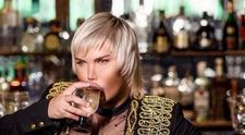 E de neoprit! Rodrigo Alves și-a scos “pătrățelele” de pe abdomen și și le-a pus în… posterior