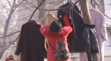 Haine in copaci pentru oamenii nevoiasi. Initiativa unei fundatii din Timisoara pentru a-i ajuta pe cei fara adapost