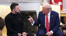 Zelensky îl sfidează pe Donald Trump, după ce acesta i-a propus să facă un sacrificiu major pentru încetarea războiului. La întâlnirea de la Casa Albă, Zelensky e însoțit de Macron, Keir Starmer și Friedrich Merz