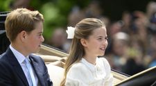 La doar 11 ani, îi fură deja lumina reflectoarelor lui Kate Middleton. Apariția prințesei Charlotte a cucerit internetul