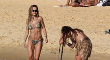 Corpul care nu are nevoie de niciun filtru! Rita Ora, imaginea perfecțiunii în costum de baie