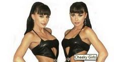 Cheeky Girls au venit in Romania cu 60 de kilograme de haine