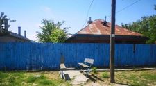Doi bărbați din Iași și-au deschis un mini-bordel în comună. Unul dintre ei era consilier local. Cum au aflat polițiștii 