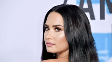 FOTO Demi Lovato, la prima plimbare în public de când a ajuns la dezintoxicare