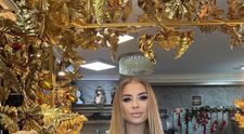Anamaria Prodan nu se uită deloc la bani! Parastas pe opulență pentru Ionela Prodan. A împărțit pachete cu caviar și rodii, la cimitir