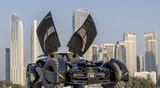 Mașina lui Batman există cu adevărat și tocmai a fost scoasă la licitație! Ce preț de pornire are bolidul personalizat complet