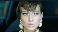 Iulia Albu, mai sexy ca niciodată! Nu apare foarte des în costum de baie, dar și când o face, impresionează