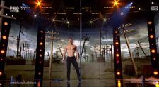 Românii au talent 2021 - semifinala 2. Remi Martin a sfidat gravitația, la bară: ”De data asta, voi da foc scenei”