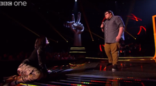 El a facut-o pe Jessie J sa se intinda pe scena pentru el, la 