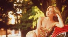 O mai tineti minte pe Kelly Bundy? Actrița are acum 48 de ani, dar refuză să îmbătrânească