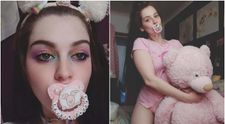 Ea este tânără de 24 de ani care nu poate renunța la suzetă! Cum a ajuns să fie dependentă de obiectul pentru bebeluși: „Am avut o copilărie grea”