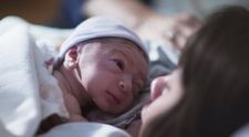 Momentul dramatic al unei mamici care a dat nastere pe coridorul unui spital