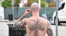 A crescut în lux, cu părinți celebri și principii stricte, dar drogurile l-au adus la marginea prăpastiei. Cine e fiul rătăcitor de la Hollywood
