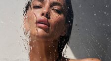 Irina Shayk întâmpină vara cu o apariție spectaculoasă în costum de baie. Fanii, fermecați: „Are o frumusețe nepământeană”
