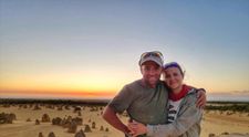 Prin ce peripeții a trecut un cuplu de români, după ce a decis să traverseze Australia cu tricicletele