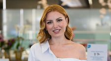 Câți bani trebuie să scoți din buzunar dacă vrei să îți cânte Elena Gheorghe la nuntă. Tariful cerut de artistă