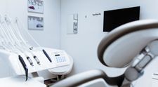 (P) 5 Motive ca să optezi pentru un implant dentar
