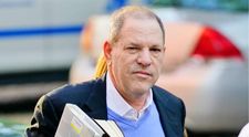Producătorul Harvey Weinstein, acuzat că ar fi hărțuit zeci de femei, în centrul unui nou scandal