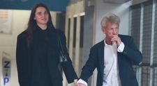 Îi despart 35 de ani și câțiva centimetri, însă relația lor rezistă! Sean Penn, surprins de paparazzi alături de iubita moldoveancă