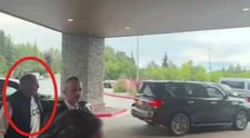 Cât costă puloverul purtat de Serghei Lavrov în Alaska. Designerul recunoaște că vânzările au explodat