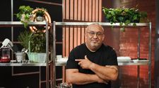 Masterchef 2024, 23 septembrie. Florin Nistor a adunat toată echipa în jurul ceaunului cu borș de cocoș. După ce s-a vărsat pe aragaz, toți s-au delectat cu puținul care a rămas