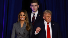 Teoria conspirației cu privire la Barron Trump, fiul Melaniei și al lui Donald Trump. De la călătoria în timp la înălțimea lui ireală