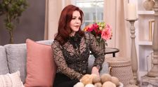 Priscilla Presley, dezvăluiri șocante din intimitate. Motivul pentru care artistul nu ieșea din casă fără soție 