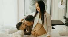 Vlăduța Lupău a dezvăluit sexul copilului, pe scena de la Sala Palatului. Modul emoționant în care a ales să dea vestea ce mare: „Ce are mami în burtică?”