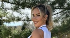 Paige Spiranac, cea mai sexy femeie din lume în 2022, pozează ca și cum ar vrea să arate că merita titlul și în 2023