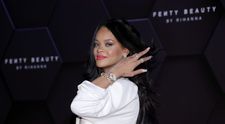 Apariția cu care Rihanna a ieșit în evidență. Cum arată blugii de aproape 13.000 de euro cu care a fost la librărie