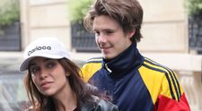 Care e vârsta reală a iubitei lui Cruz Beckham. Fiul cel mic al cuplului David și Victoria Beckham are o relație de dragoste cu o cântăreață de origine braziliană
