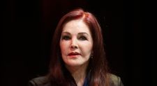 Suma colosală pe care Priscilla Presley a câștigat-o în 2024, dezvăluită în cadrul unui proces tensionat de 1 milion de dolari. Fosta asociată, acuzată că vrea să-i ia toți banii