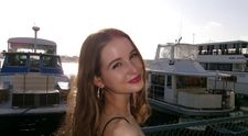 Irina Columbeanu, radiantă la balul de absolvire desfășurat într-un cadru inedit! Ce mesaj i-a transmis Monica Gabor: „Fata mea frumoasă…”