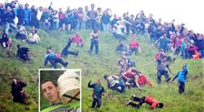 Cooper’s Hill Cheese Rolling, cel mai absurd festival din lume, care se lasă cu zeci de răniți anual