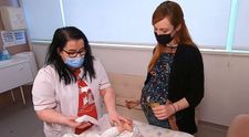 Igiena nou-născutului. Tot ce trebuie să știi de la schimbatul scutecului până la băiță bebelușului