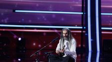 A crescut sub o dictatură care durează de 47 de ani și a venit să-și cânte durerea! Amir Heidarkhodaee, un setar magic și primul cântec iranian care s-a auzit la Românii au talent: „Mulțumim că ai venit să ne arăți o bucățică din cultura poporului tău!”