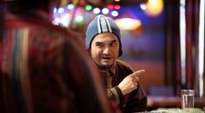 Las Fierbinți a fost lider absolut de audiență! În această seară, un actor cunoscut își face apariția: „Brad Pitt e la noi în sat!”