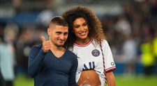 În trecut era considerată cea mai frumoasă iubită de fotbalist! Cum arată în costum de baie cea care între timp i-a devenit soție lui Marco Verratti. Paparazzii i-au surprins în Ibiza!