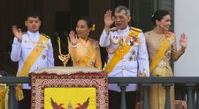 Regele Thailandei a ieșit din carantină pentru a merge la o petrecere