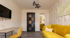 (P) Ai un apartament mic? 8 motive pentru a-ți monta parchet laminat