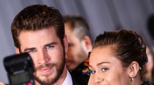 Dupa ce a pozat nud, Miley Cyrus a aparut mai imbracata ca niciodata. Cum s-a prezentat la bratul lui Liam Hemsworth