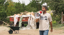 VIDEO Momentul viral de la Visuri la cheie, 25 octombrie 2023: Dragoș Bucur a încercat să mulgă o oaie