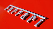 Gigantul auto Ferrari, dat în judecată de familia lui Steve McQueen