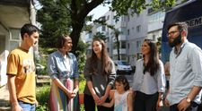 Cea mai mare dorință a unei familii formate din doi părinți și nouă copii va fi împlinită mâine de echipa Visuri la cheie