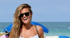 Nina Agdal, aparitie ultra sexy pe plajele din Miami. Iubitul nu si-a putut dezlipi mainile de pe ea