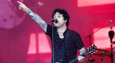 VIDEO Billie Joe Armstrong, solistul trupei Green Day, amenință că renunță la cetățenia americană. „Ce țară mizerabilă”