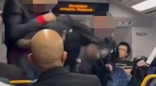 Incident violent într-un tren din Sydney. Mai mulți adolescenți au bătut un pasager, după ce acesta le-a cerut să închidă muzica. Momentul, filmat de martori