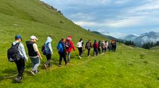 O profesoară a fost lovită de trăsnet în Masivul Bucegi. Cei 14 copii cu care era în excursie au cerut ajutorul unui cioban. Imagini din timpul intervenției